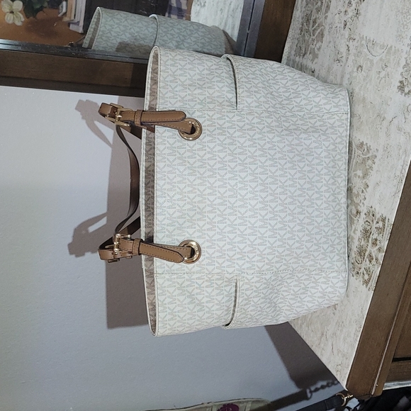 Michael Korks Handbag Tote - Picture 2 of 16